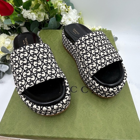 Gucci Shoes - Women’s Gucci monogram Angelina slide platform sandal size 37 made in Italy